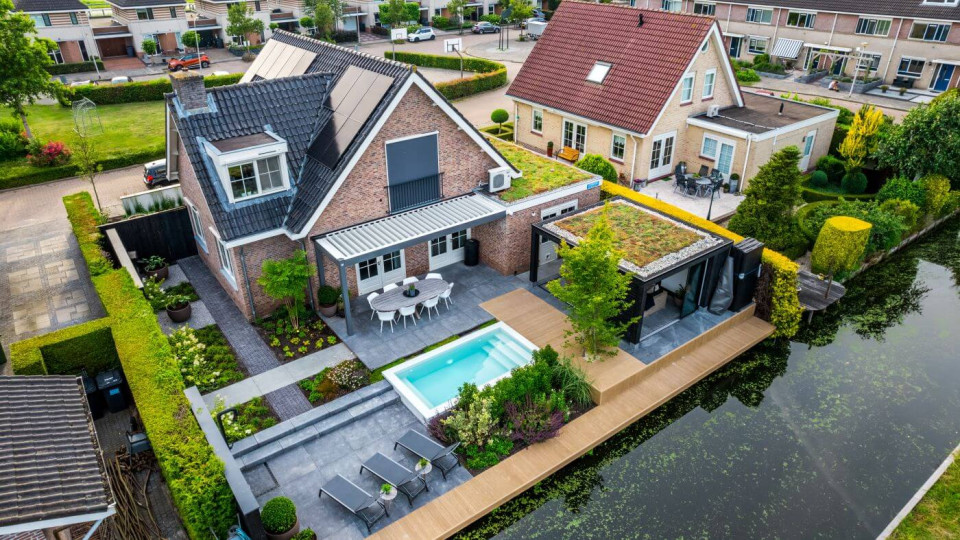 Achtertuin inspiratie Ibizatuin met plungepool