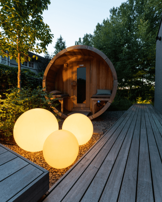 Sauna tuin in rotterdam wellness achtertuin lichtbollen (1)